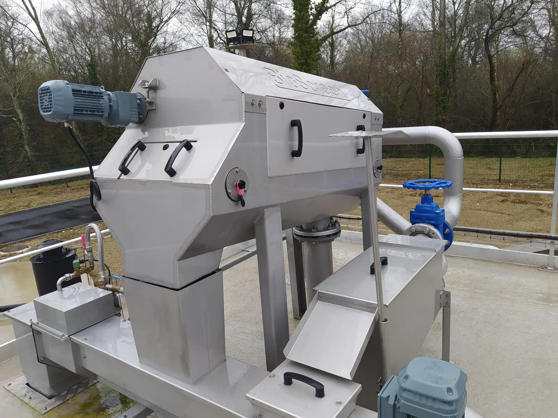 Tamis rotatif BioScreen TRI pour le pré-traitement des effluents chargés en MES, sables et filasses.